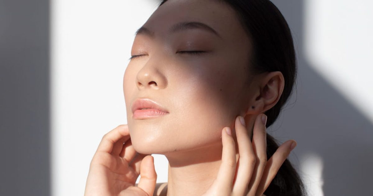woman with clear skin basking under the sun